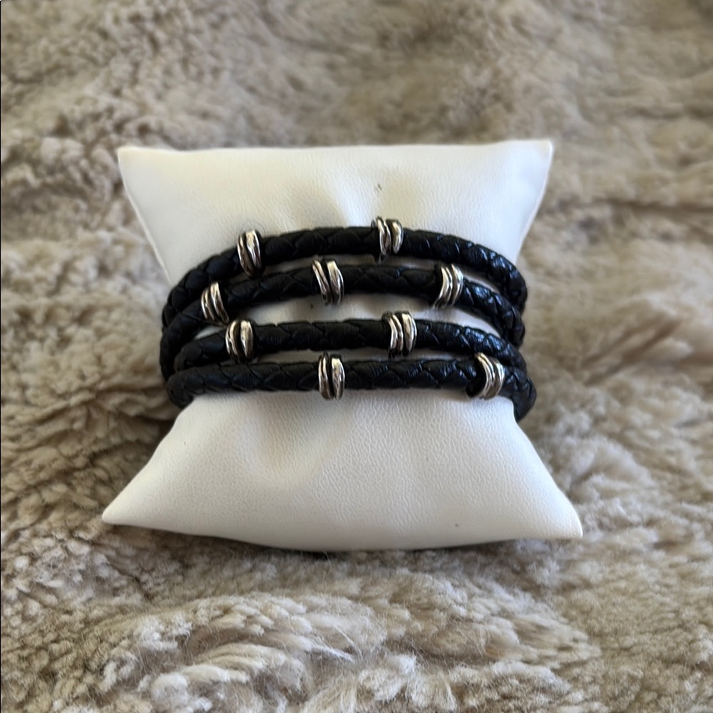 Elegant Black and Silver Women's Bracelet